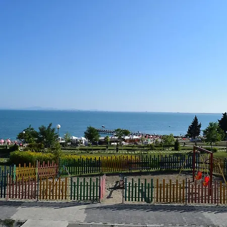 Hotel Eva 2* رافدا