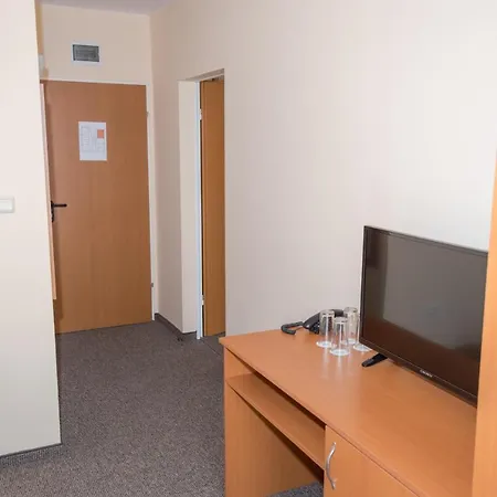 Hotel Eva 2* رافدا