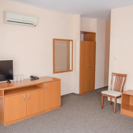 فندق Hotel Eva رافدا