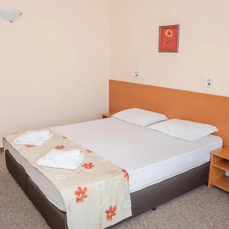 Hotel Eva 2* رافدا