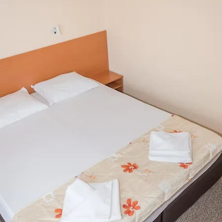 فندق Hotel Eva رافدا