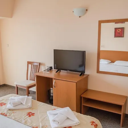 Hotel Eva فندق رافدا