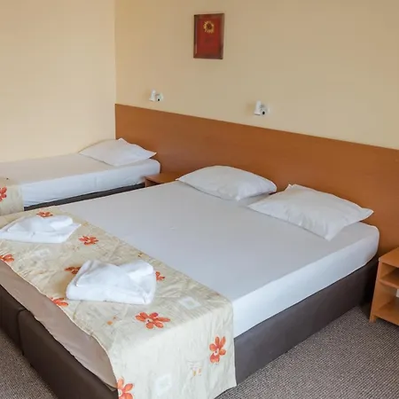 Hotel Eva 2* رافدا