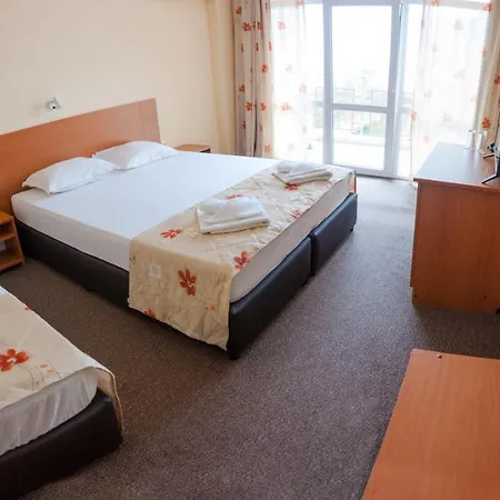 فندق Hotel Eva 2*