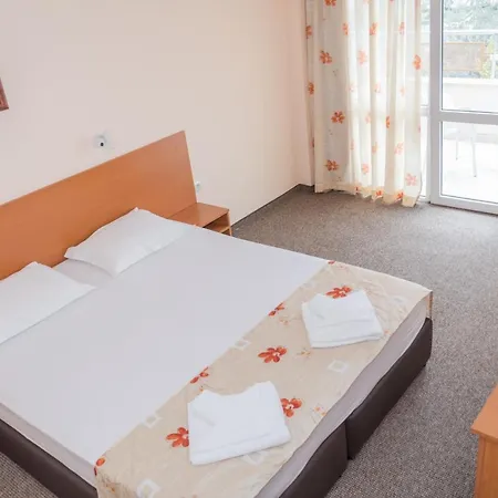 فندق Hotel Eva رافدا